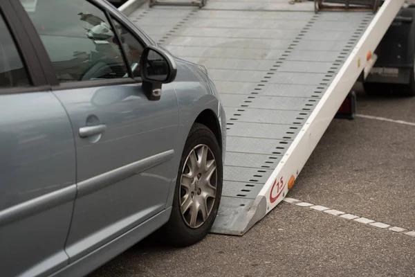 How Towing Services Work: A Beginner’s Guide